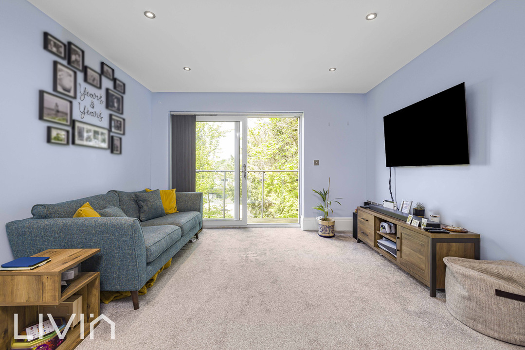 2 bed apartment for sale in Luca Court, Bromley 3
