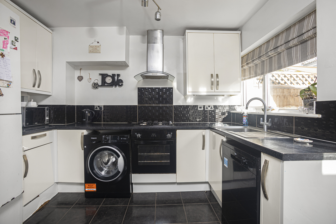 3 bed terraced house for sale in Court Wood Lane, Croydon  - Property Image 4