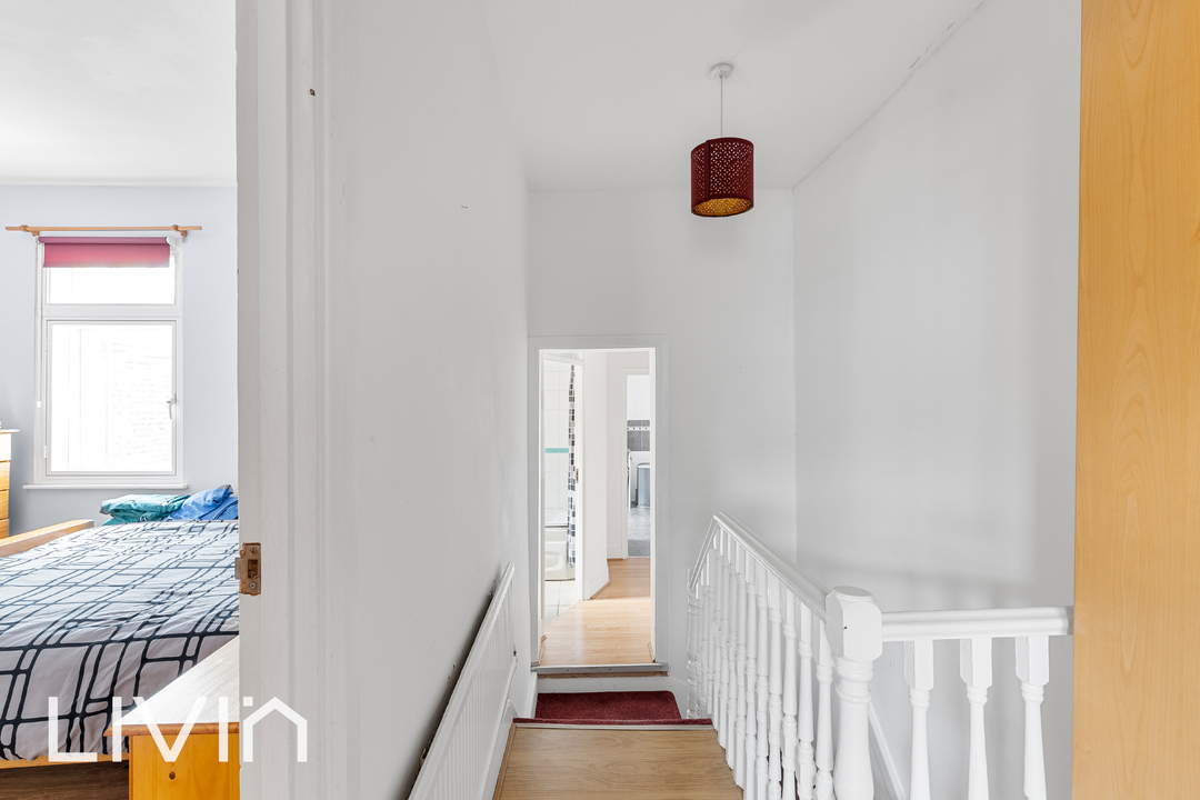 1 bed apartment for sale in Davidson Road, Croydon 5