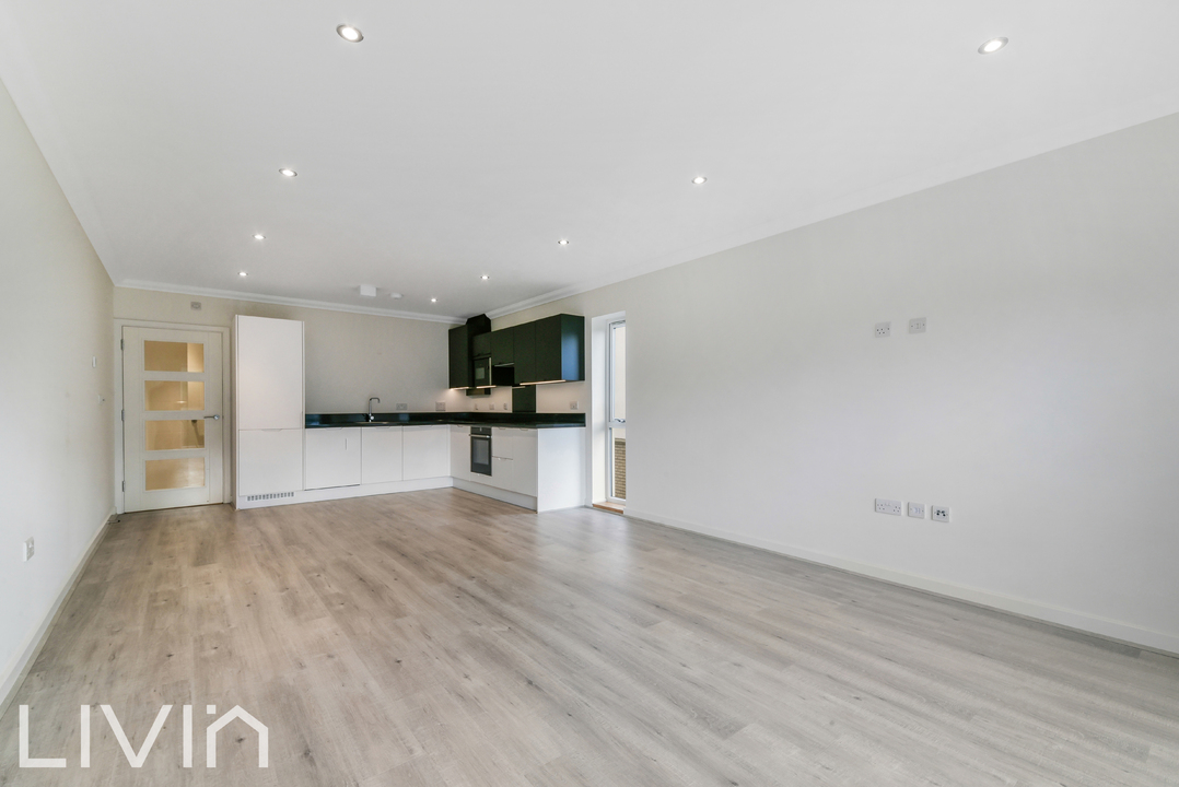 2 bed apartment to rent in Warham Road, South Croydon 1