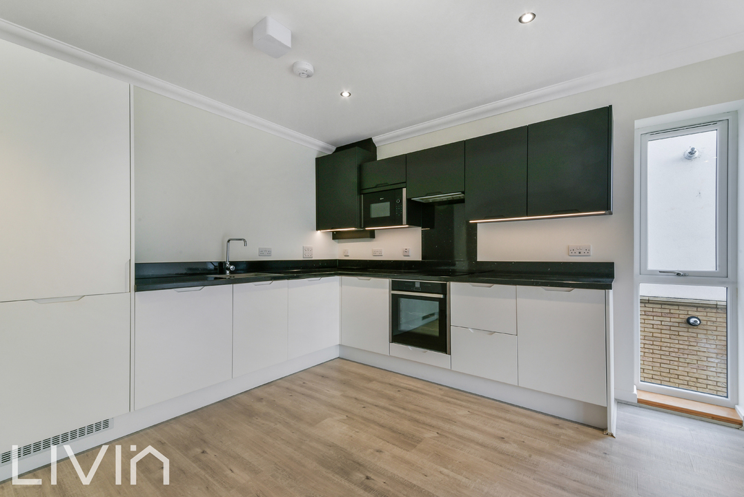 2 bed apartment to rent in Warham Road, South Croydon 2