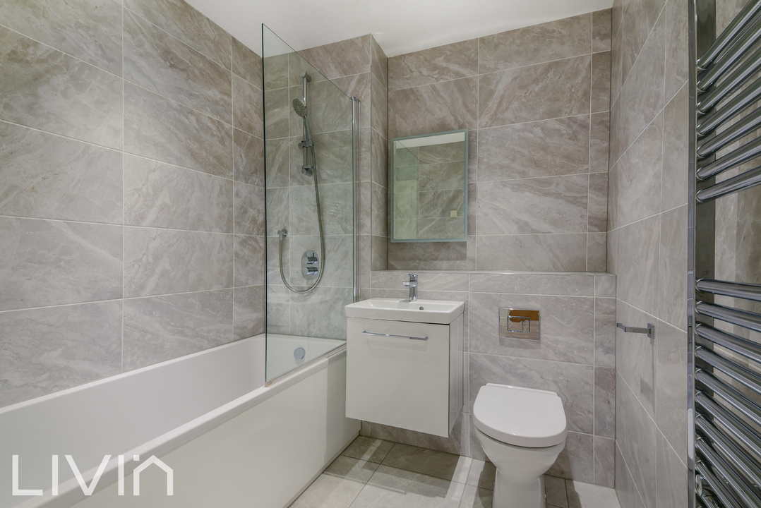 2 bed apartment to rent in Warham Road, South Croydon 9