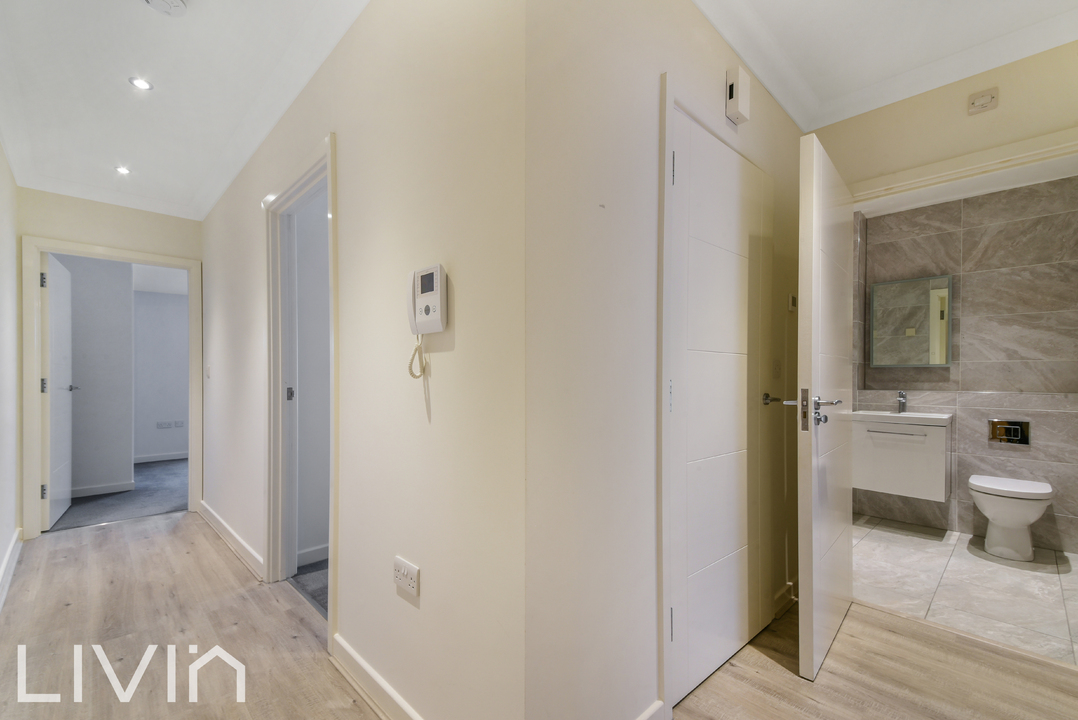 2 bed apartment to rent in Warham Road, South Croydon 3
