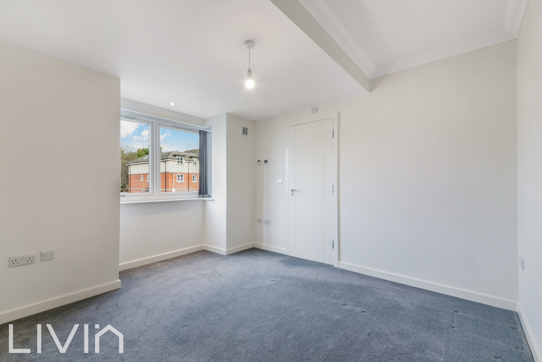2 bed apartment to rent in Warham Road, South Croydon 5