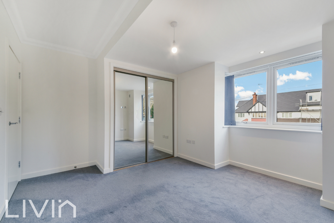 2 bed apartment to rent in Warham Road, South Croydon 4