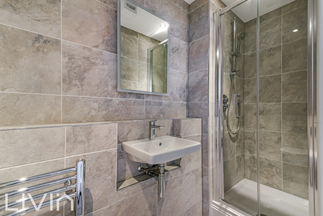 2 bed apartment to rent in Warham Road, South Croydon 6