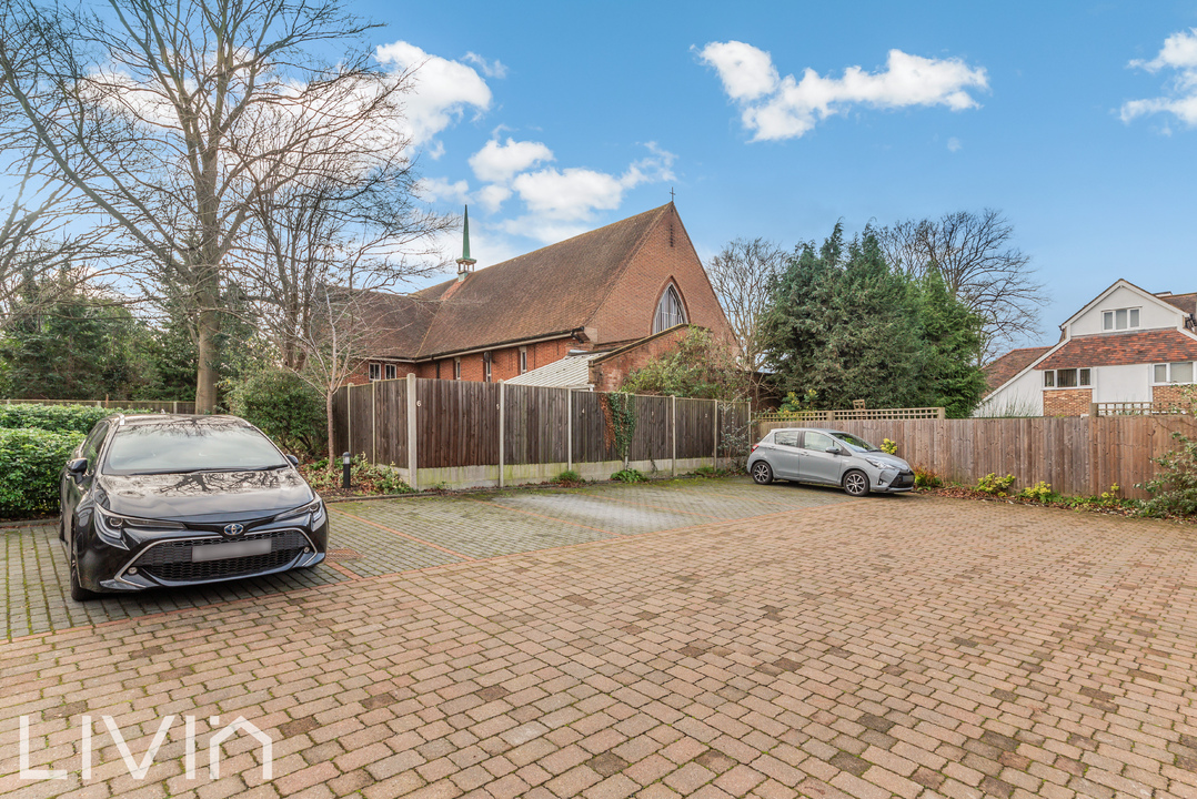 2 bed apartment to rent in Warham Road, South Croydon 10