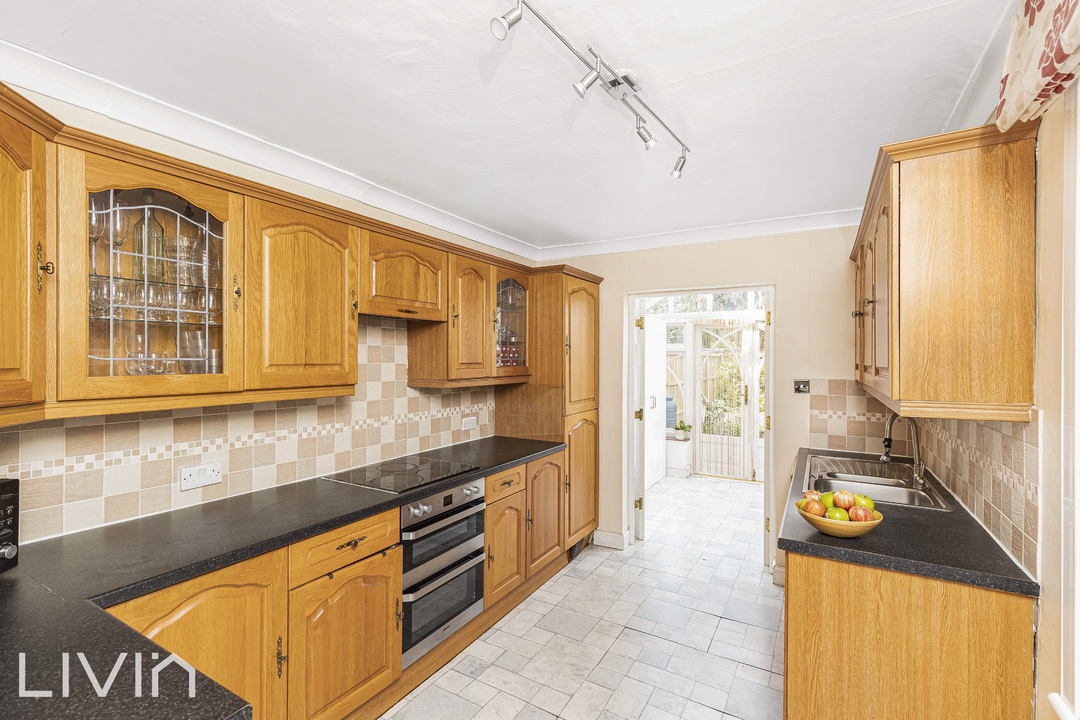 3 bed terraced house for sale in Benson Road, Croydon  - Property Image 6