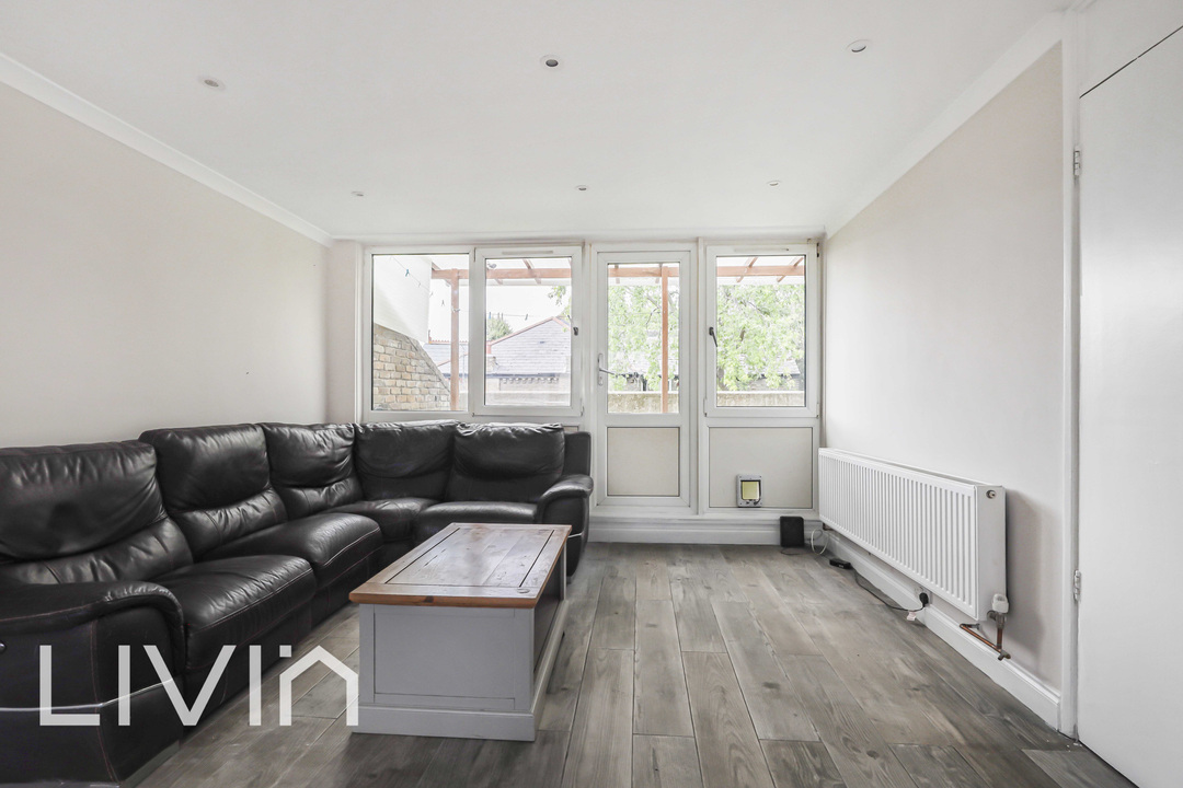 3 bed maisonette for sale in Paulet Road, London 8