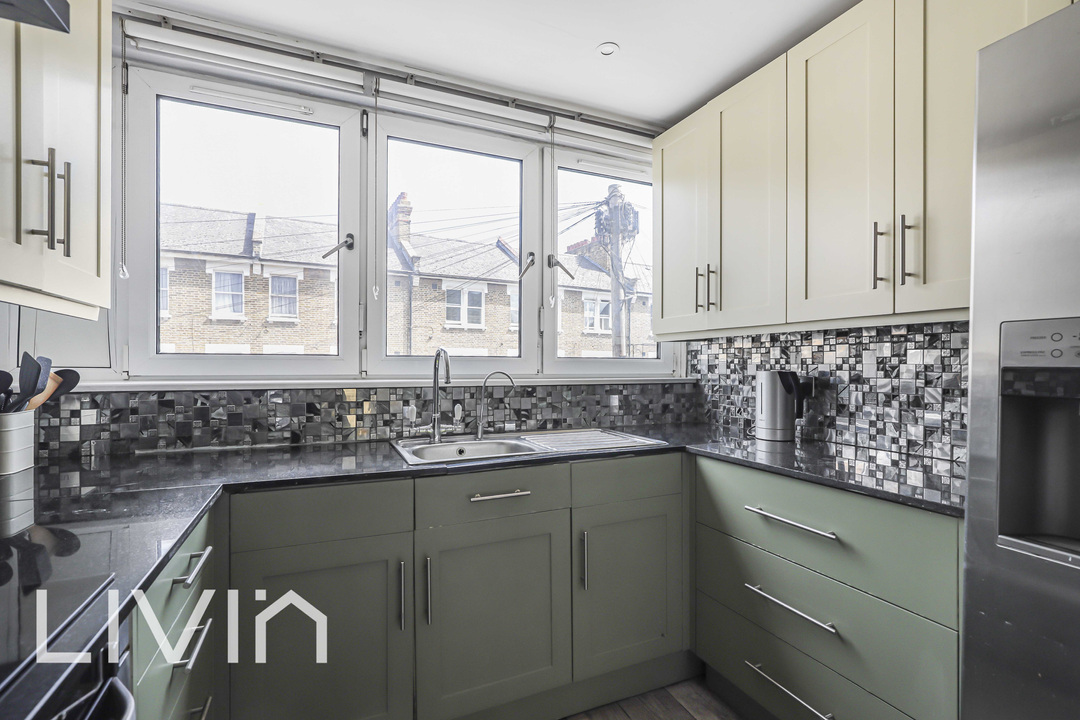 3 bed maisonette for sale in Paulet Road, London 4