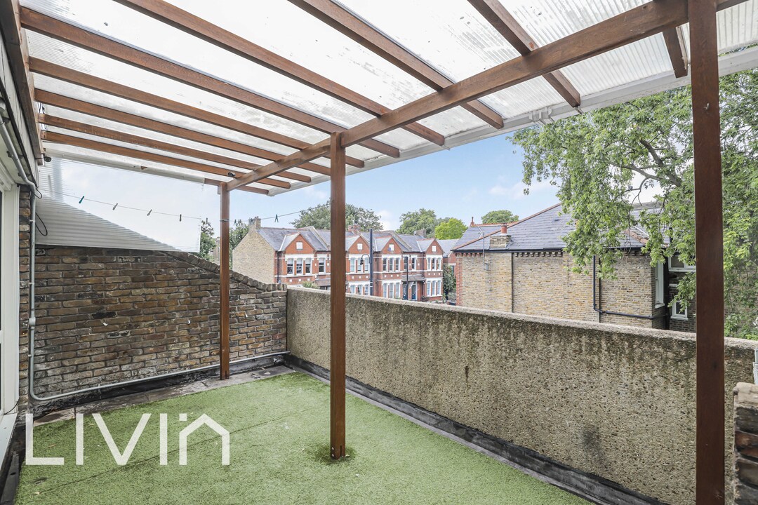 3 bed maisonette for sale in Paulet Road, London 9