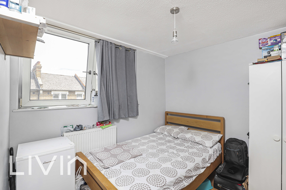 3 bed maisonette for sale in Paulet Road, London 14