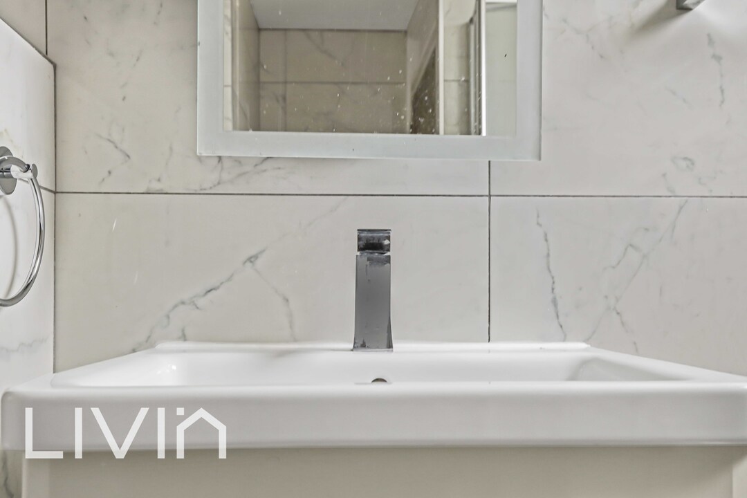 3 bed maisonette for sale in Paulet Road, London 15