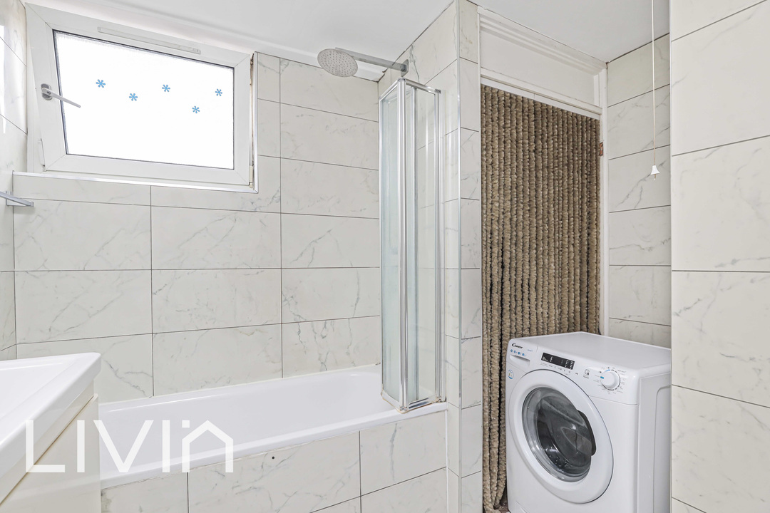 3 bed maisonette for sale in Paulet Road, London 16