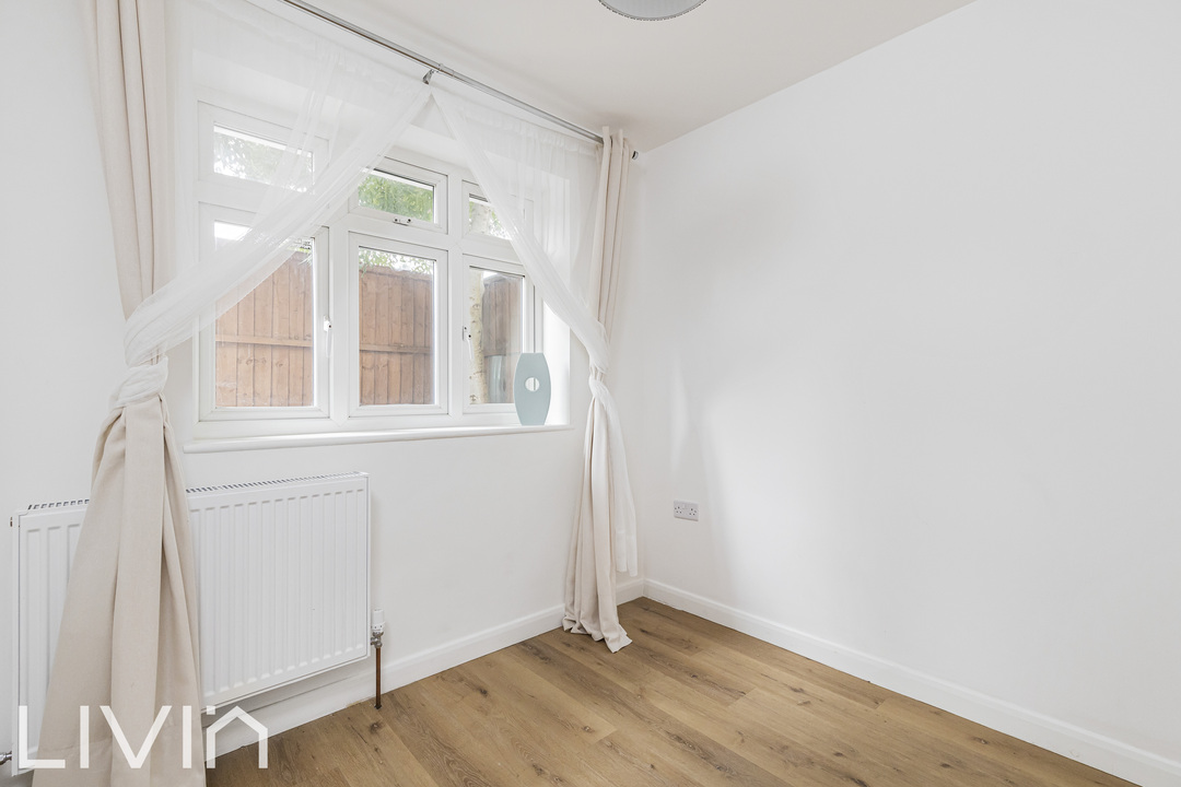 4 bed end of terrace house for sale in Church Road, Croydon 7