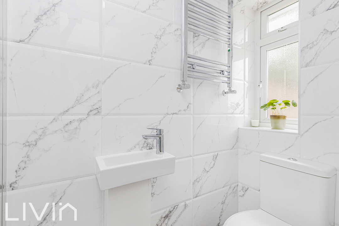 4 bed end of terrace house for sale in Church Road, Croydon 13