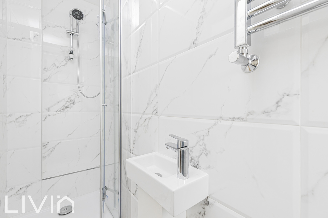 4 bed end of terrace house for sale in Church Road, Croydon 14