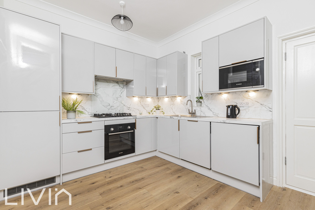 4 bed end of terrace house for sale in Church Road, Croydon 2