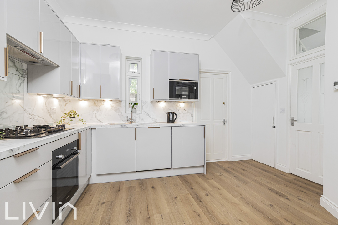 4 bed end of terrace house for sale in Church Road, Croydon 5