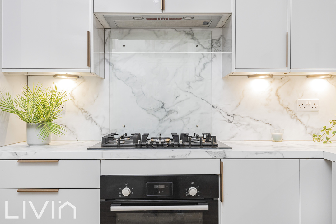 4 bed end of terrace house for sale in Church Road, Croydon 1