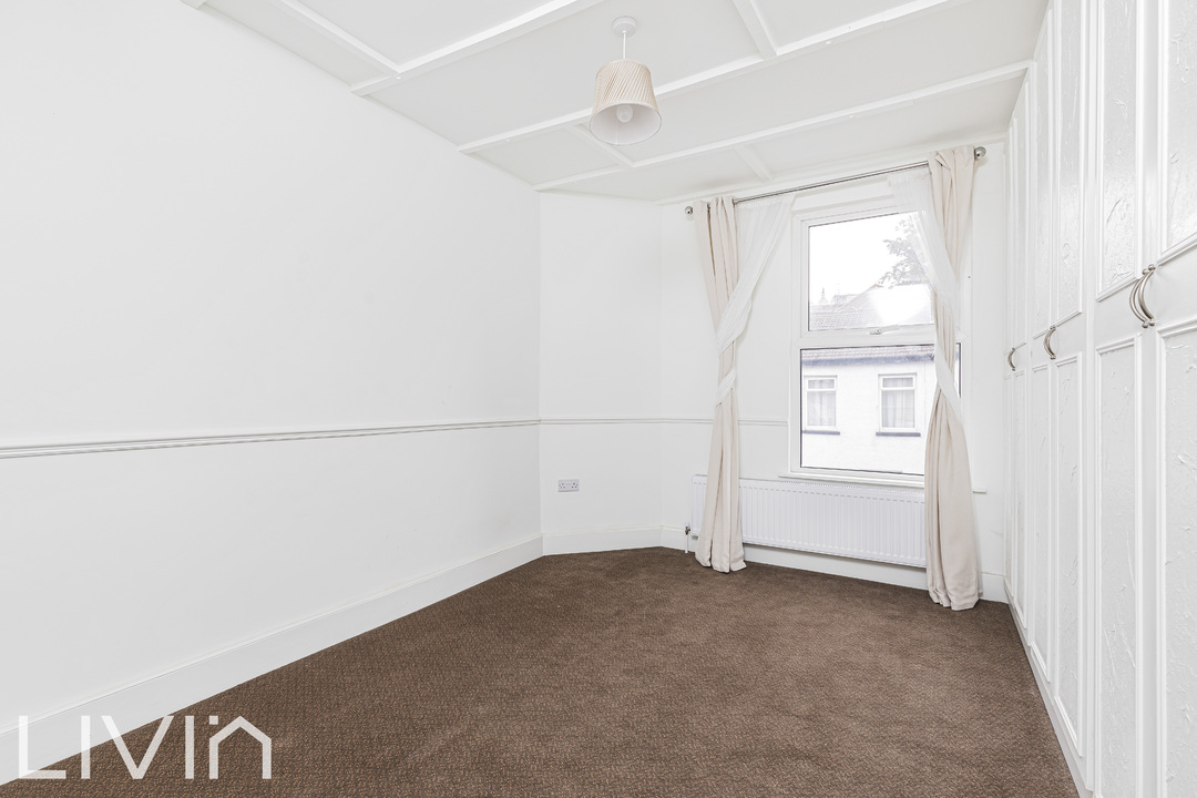 4 bed end of terrace house for sale in Church Road, Croydon 8