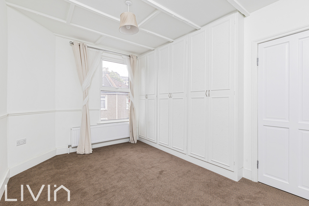 4 bed end of terrace house for sale in Church Road, Croydon 9