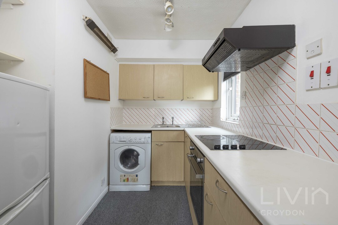 Apartment to rent in Redgrave Close, Croydon  - Property Image 2