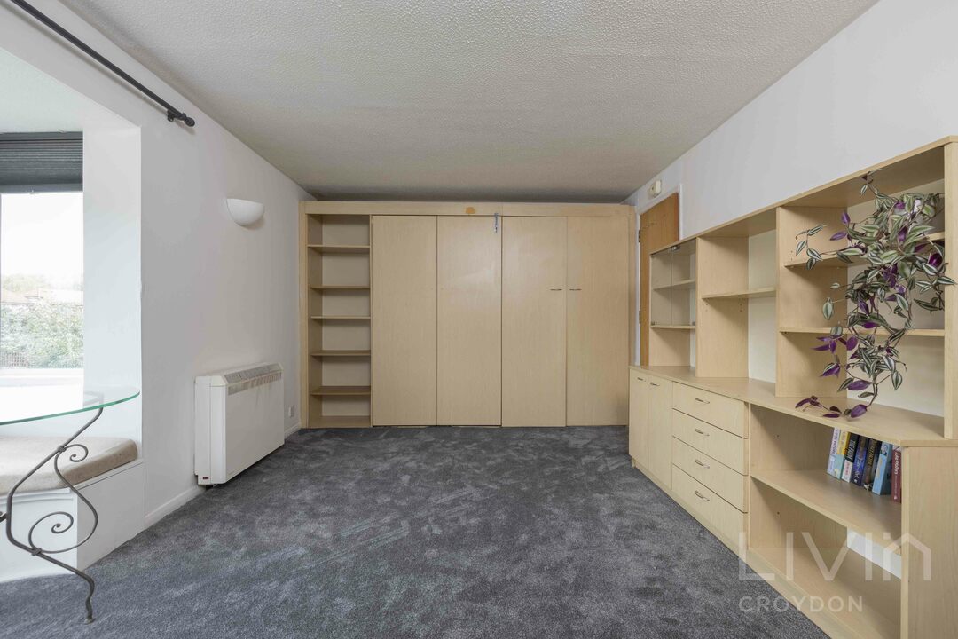 Apartment to rent in Redgrave Close, Croydon 7