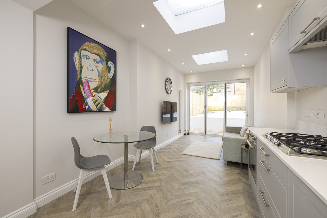 2 bed apartment to rent in Howberry Road, Thornton Heath 8