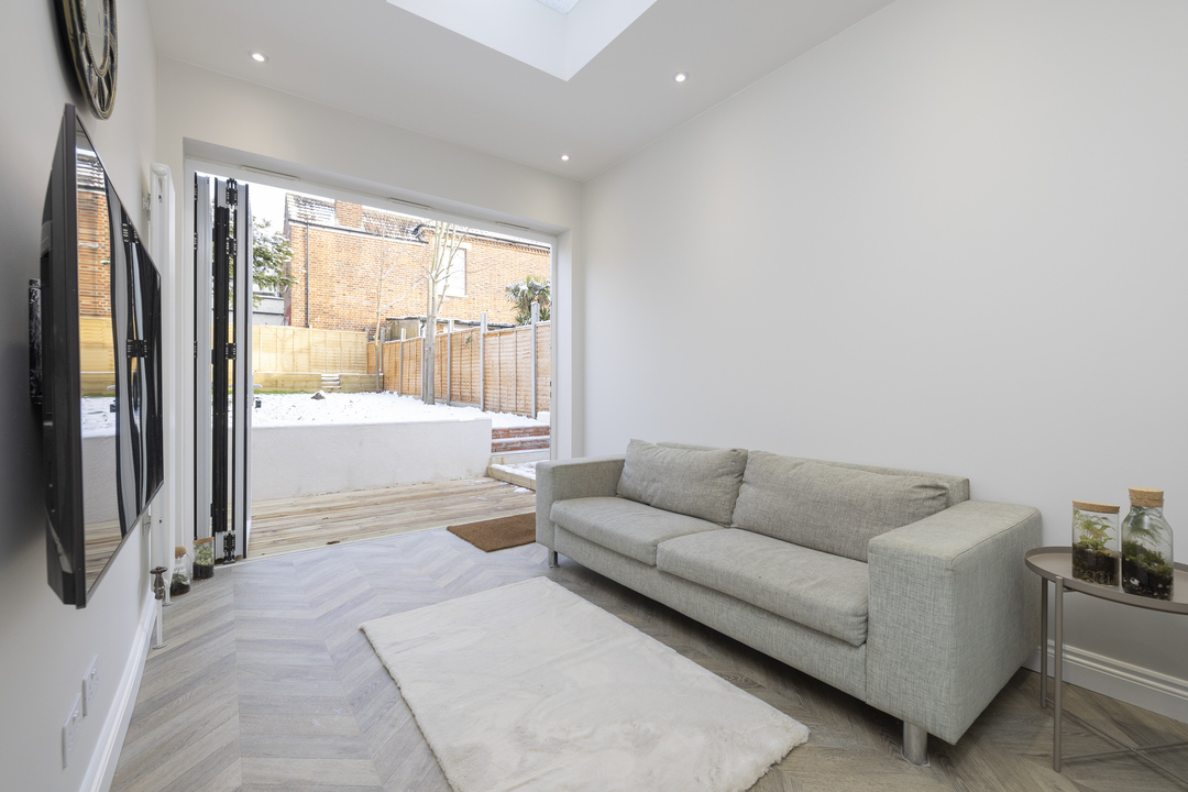 2 bed apartment to rent in Howberry Road, Thornton Heath 13