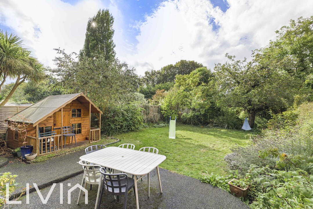 4 bed semi-detached house for sale in Northampton Road, Croydon 8