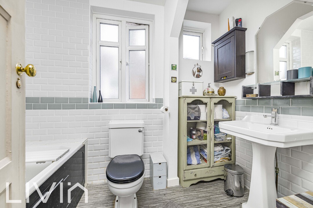 4 bed semi-detached house for sale in Northampton Road, Croydon 17