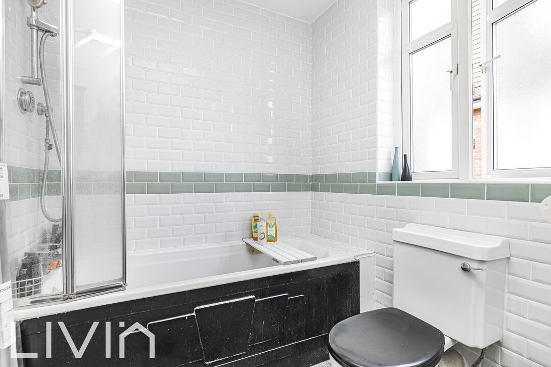 4 bed semi-detached house for sale in Northampton Road, Croydon 16