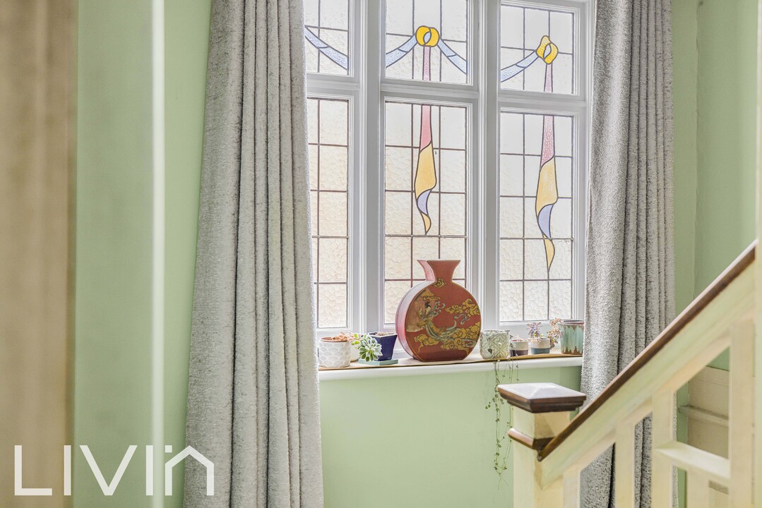 4 bed semi-detached house for sale in Northampton Road, Croydon 10