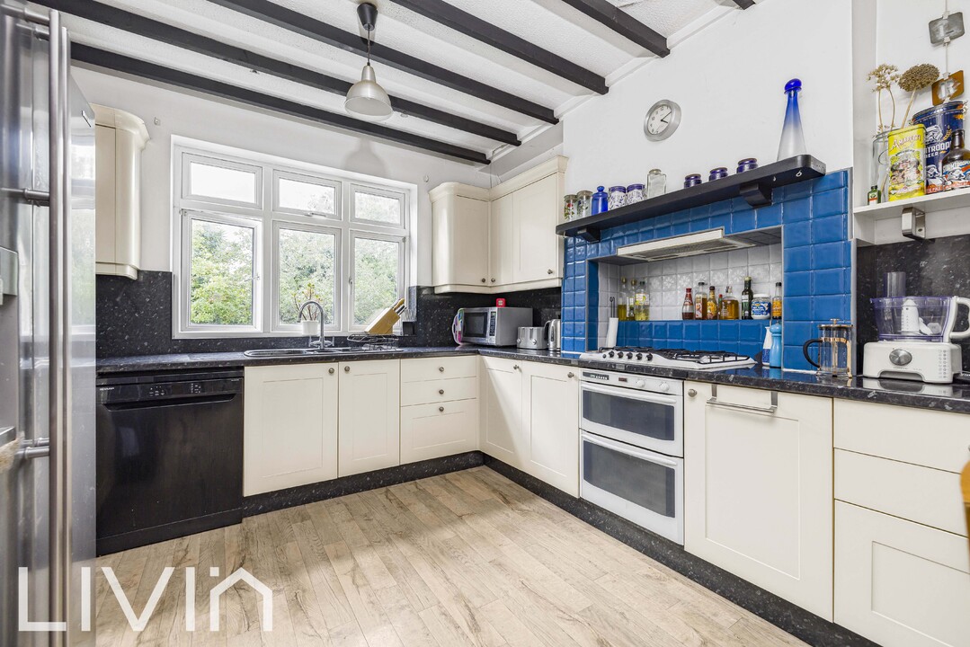 4 bed semi-detached house for sale in Northampton Road, Croydon  - Property Image 8