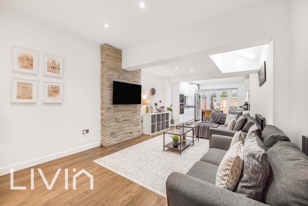 4 bed house for sale in Church Road, Croydon 3