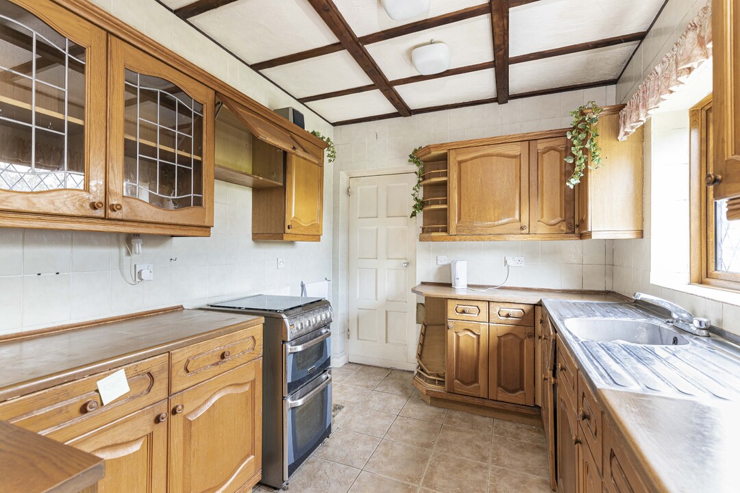 4 bed detached house for sale in Sandilands, Croydon 8