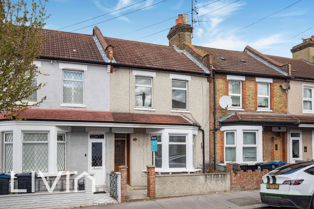 3 bed terraced house for sale in Fairholme Road, Croydon - Property Image 1