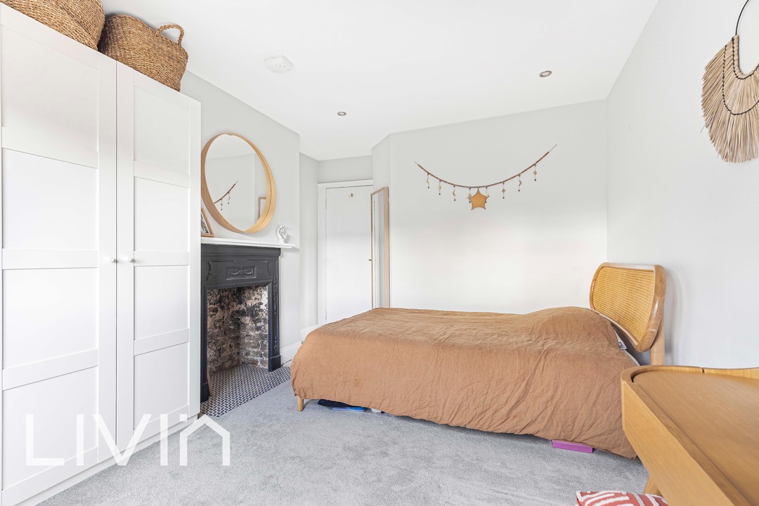 2 bed apartment for sale in Beulah Road, Thornton Heath 1