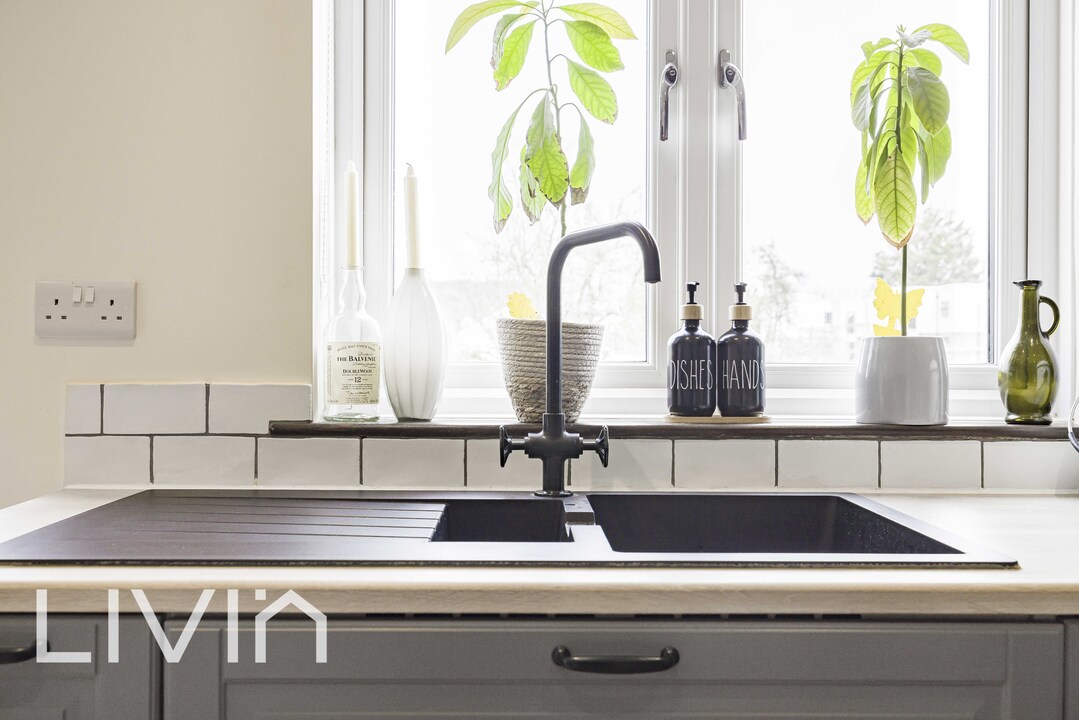 2 bed maisonette for sale in Bensham Manor Road, Thornton Heath 5