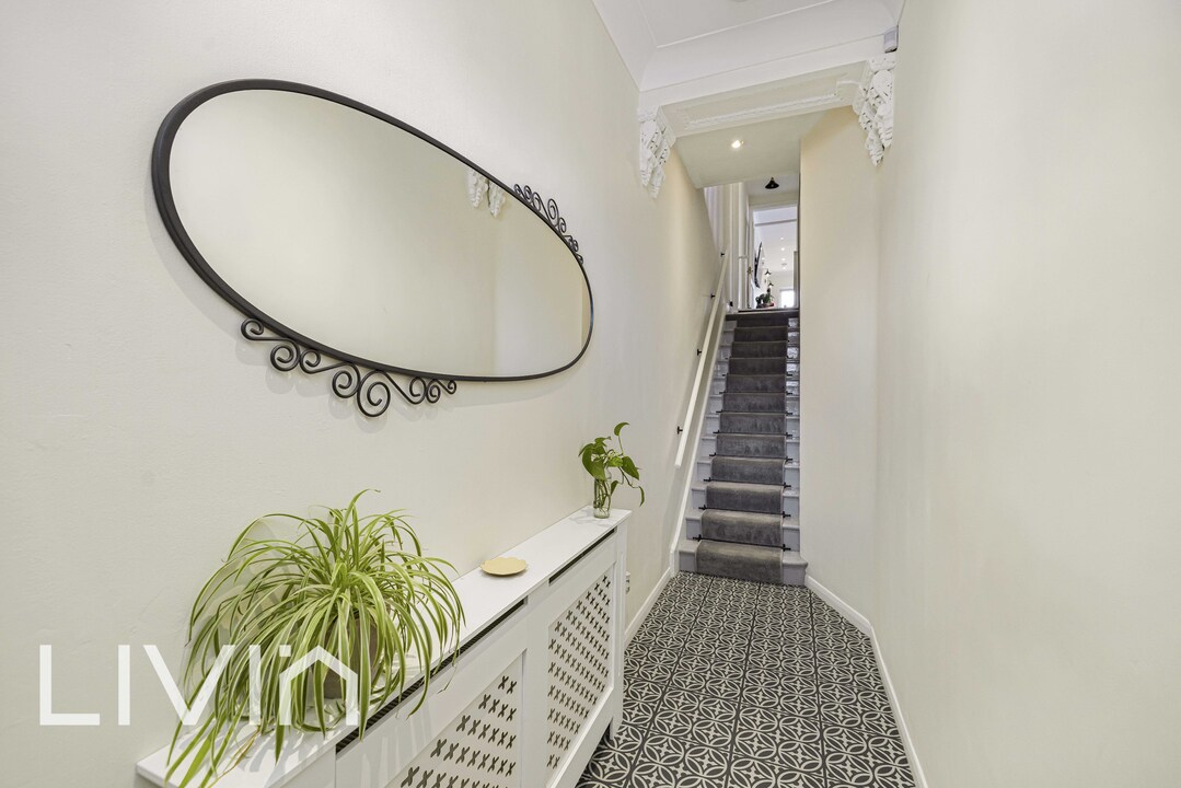 2 bed maisonette for sale in Bensham Manor Road, Thornton Heath 1