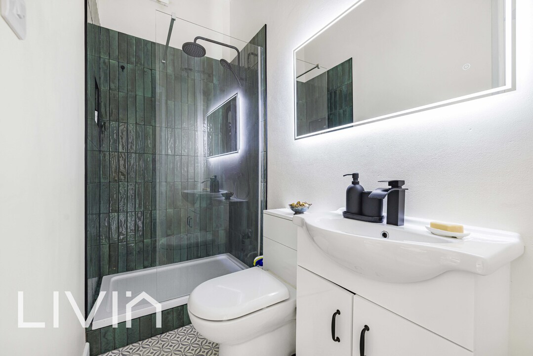 2 bed maisonette for sale in Bensham Manor Road, Thornton Heath 17