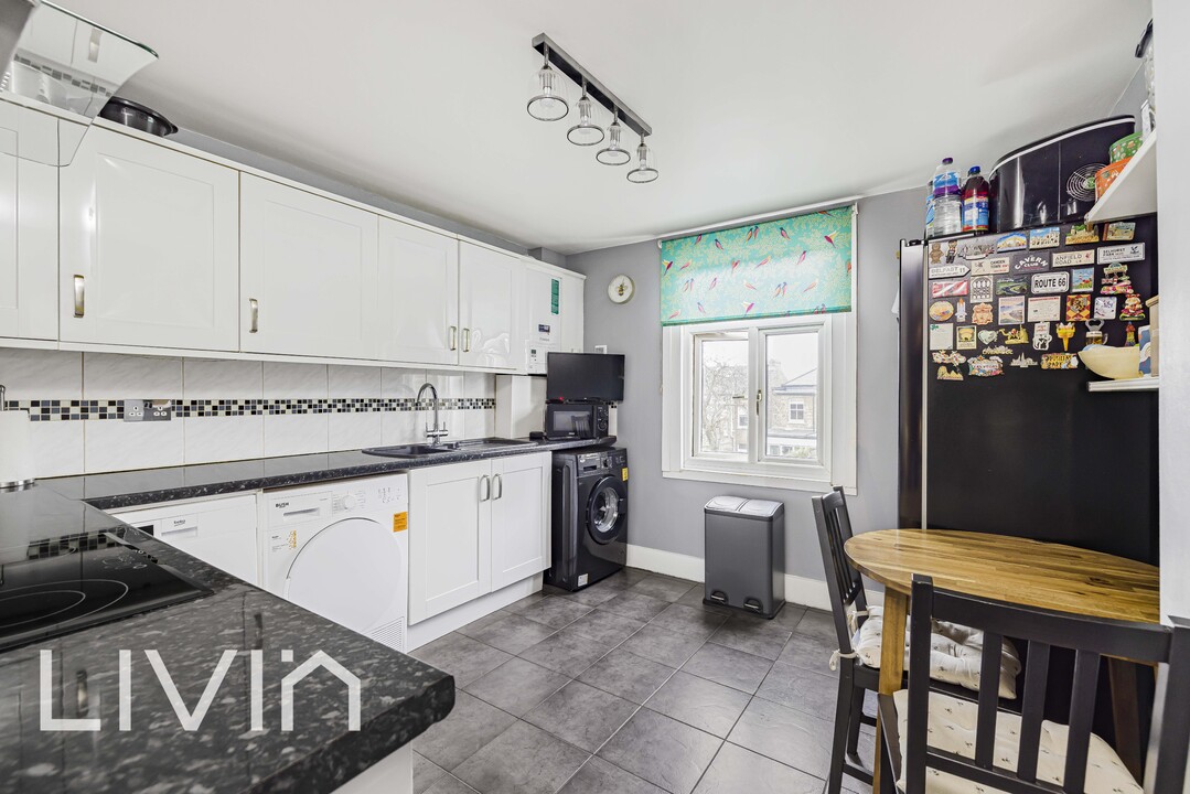 4 bed maisonette for sale in Wolfington Road, London  - Property Image 3