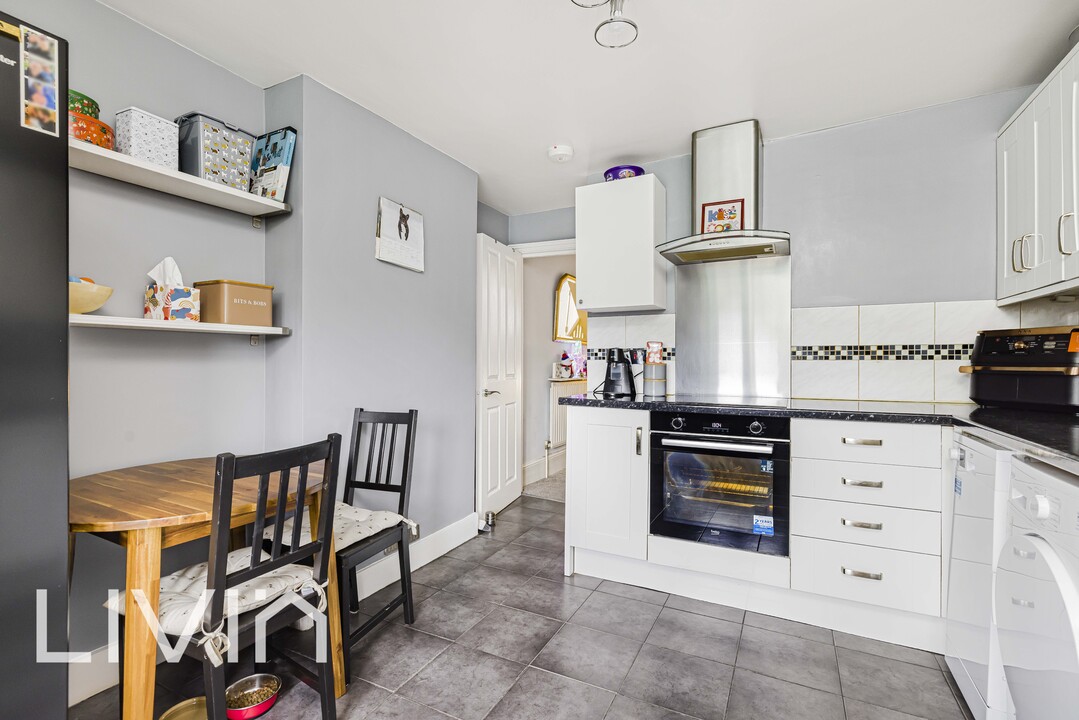 4 bed maisonette for sale in Wolfington Road, London  - Property Image 6