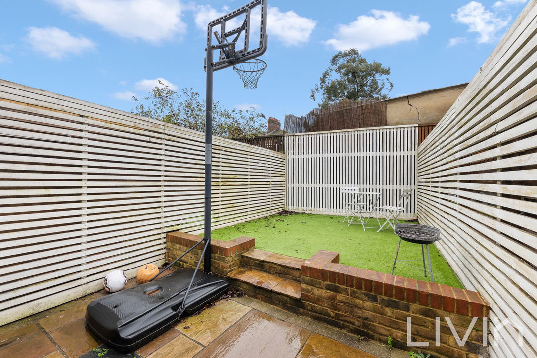 1 bed terraced house to rent in Lamberts Place, Croydon 8