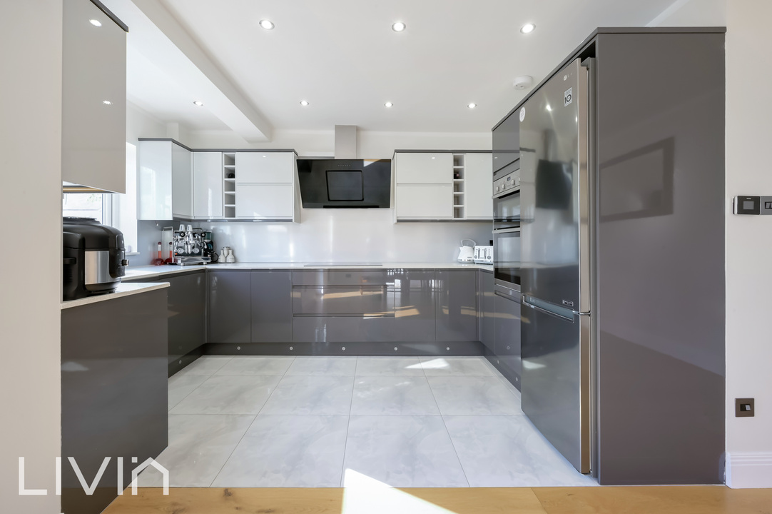 4 bed house for sale in Stanford Road, London 5