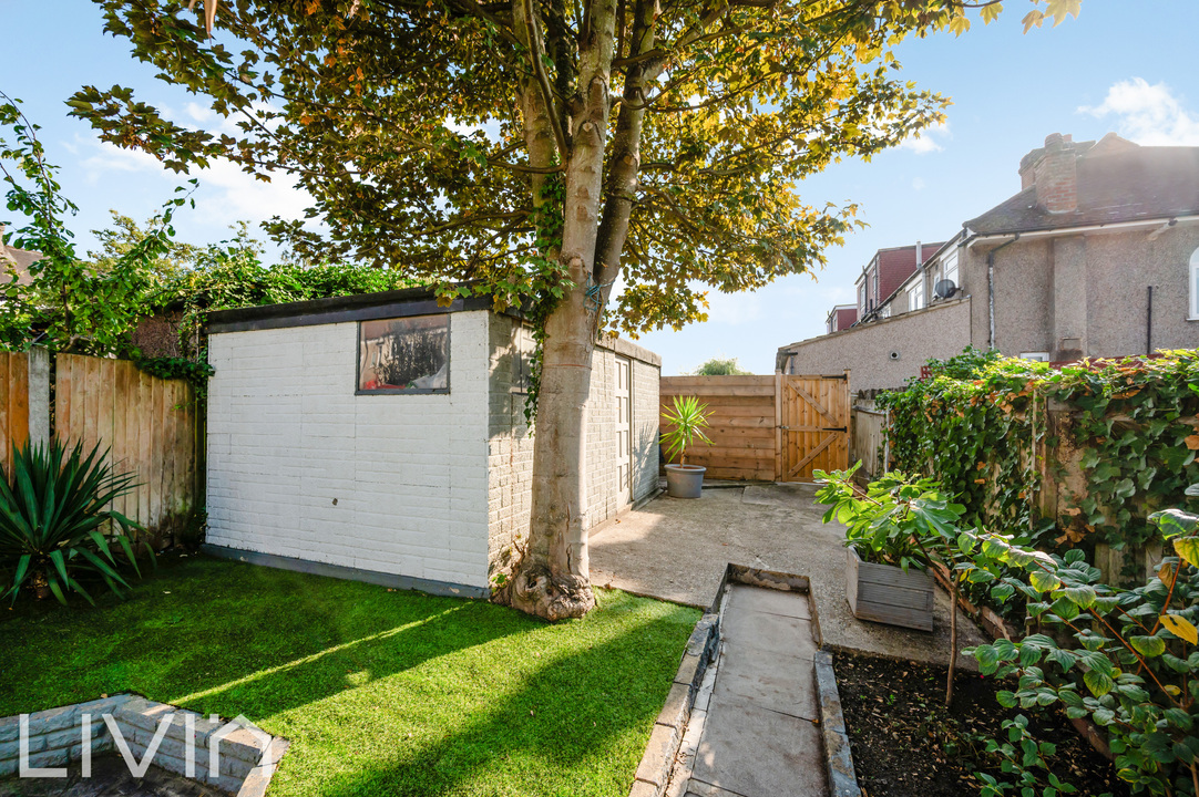 4 bed house for sale in Stanford Road, London 10