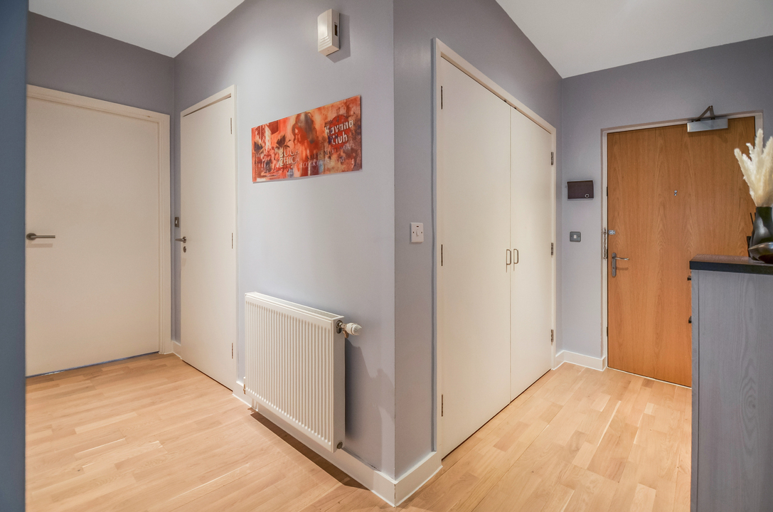 2 bed apartment for sale in Cross Road, Croydon 19