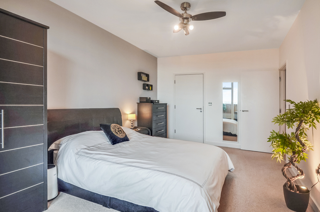 2 bed apartment for sale in Cross Road, Croydon 13