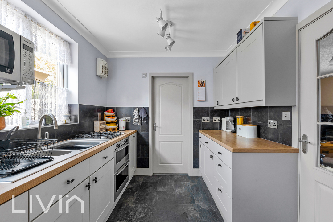 3 bed terraced house for sale in Longhurst Road, Croydon  - Property Image 5